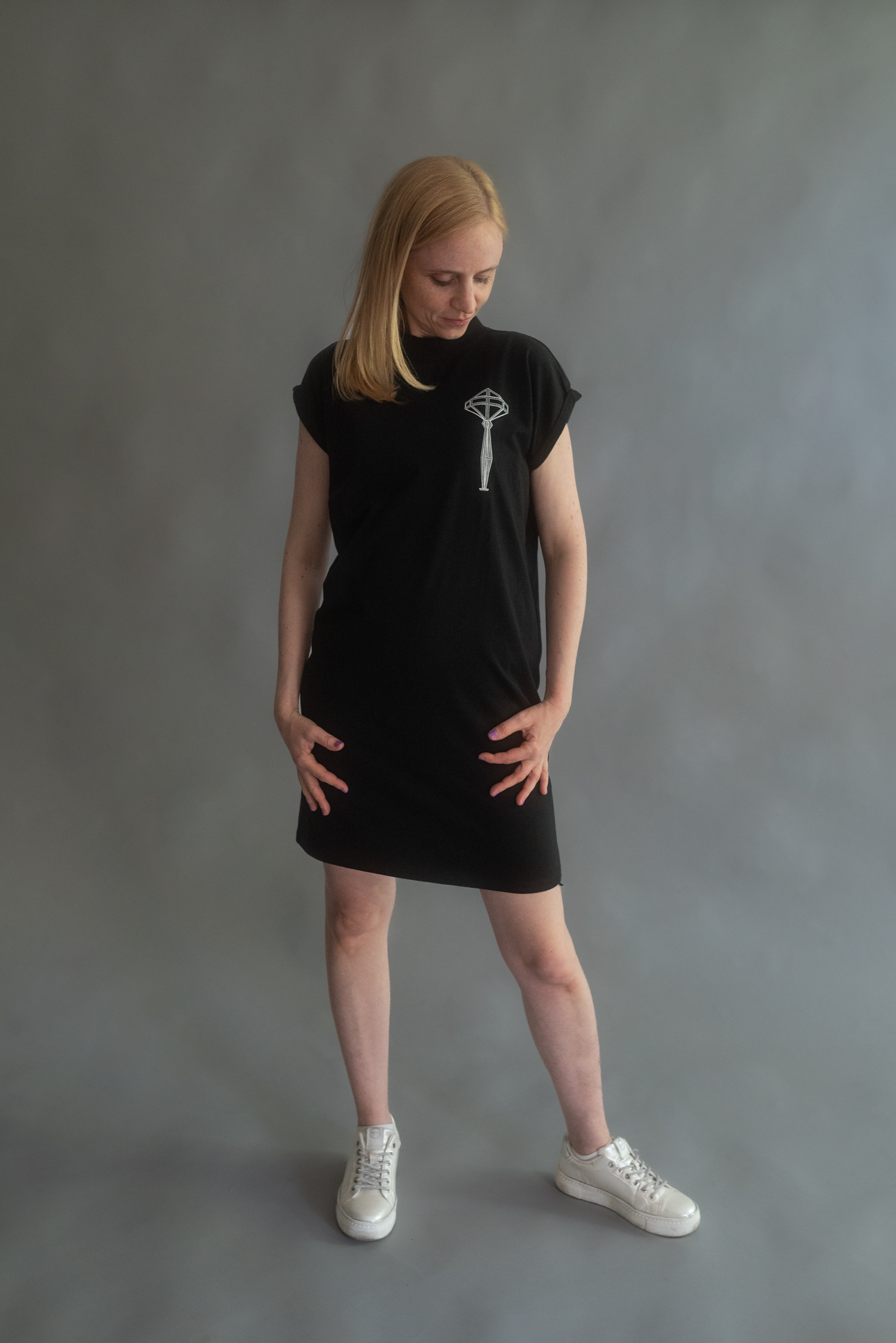 trikošaty lucerna černé